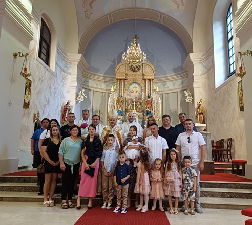Krštenje 6. djeteta obitelji Burlic iz Pitomače